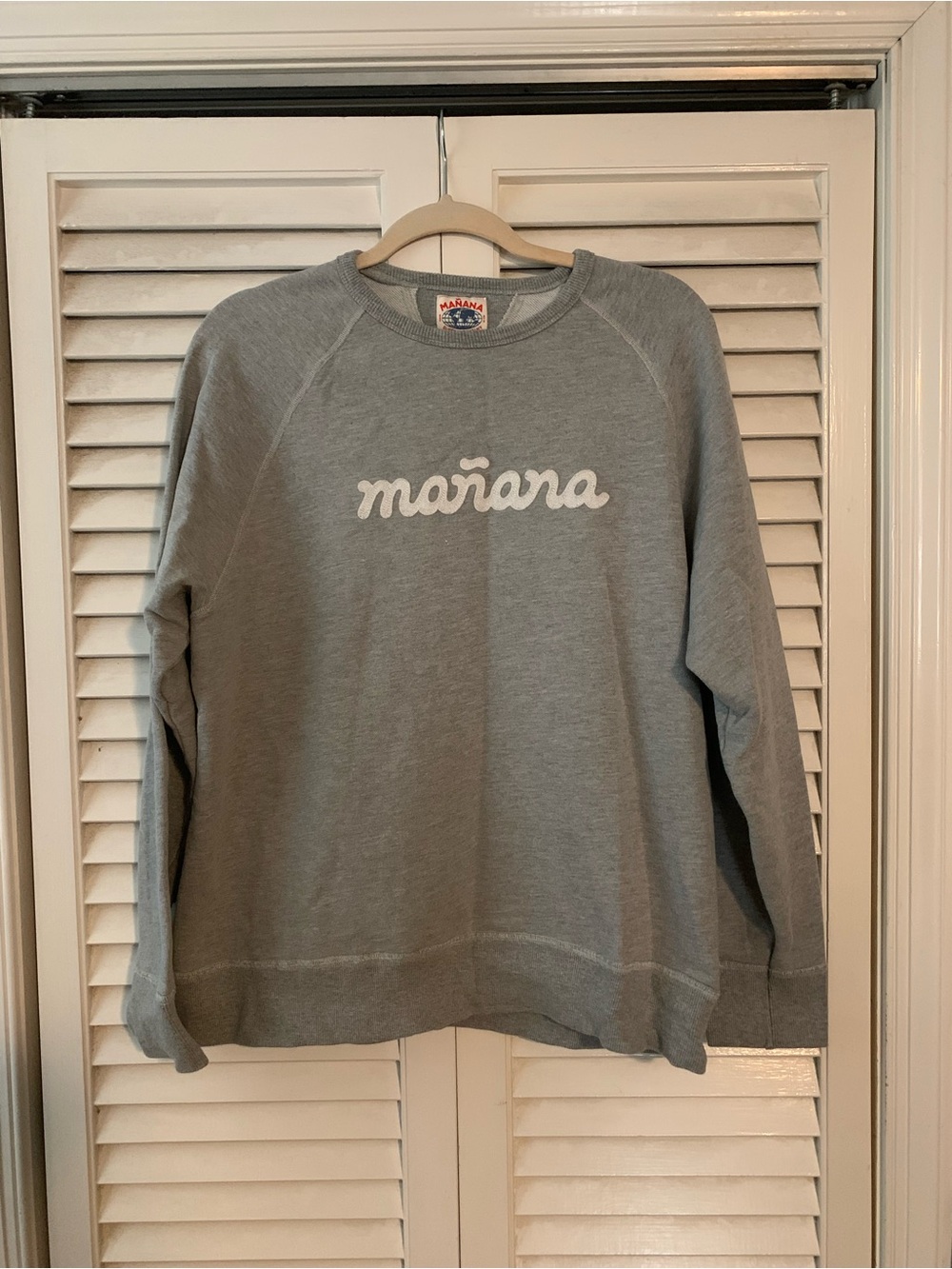 Mañana Surfing Company Grey Crewneck Sweatshirt - Casual Men's Sweater